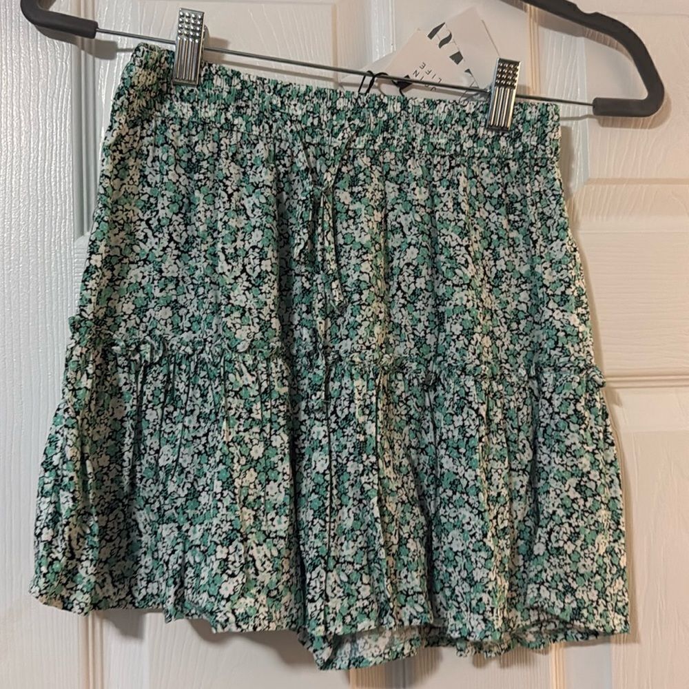 NWT Cute Green Floral ZARA Skort - Drawstring Stretch Waist Size Small Skort